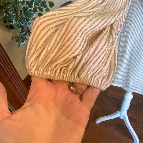 Francesca’s • Gold & Cream Glitter Stripe Wrap Dress • Size M • NWT - Picture 4 of 9